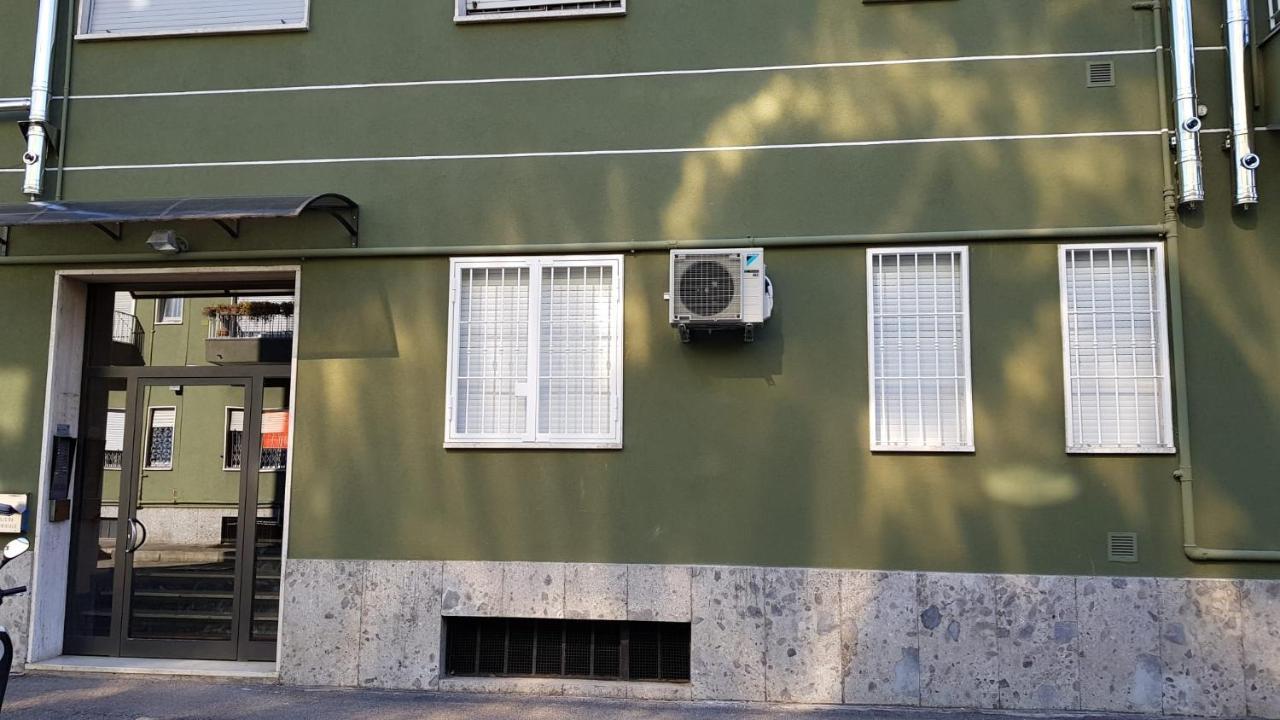 I Host - Cossa 19 Milán
